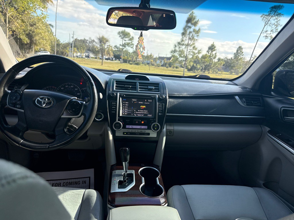 2014 Toyota Camry Image 8