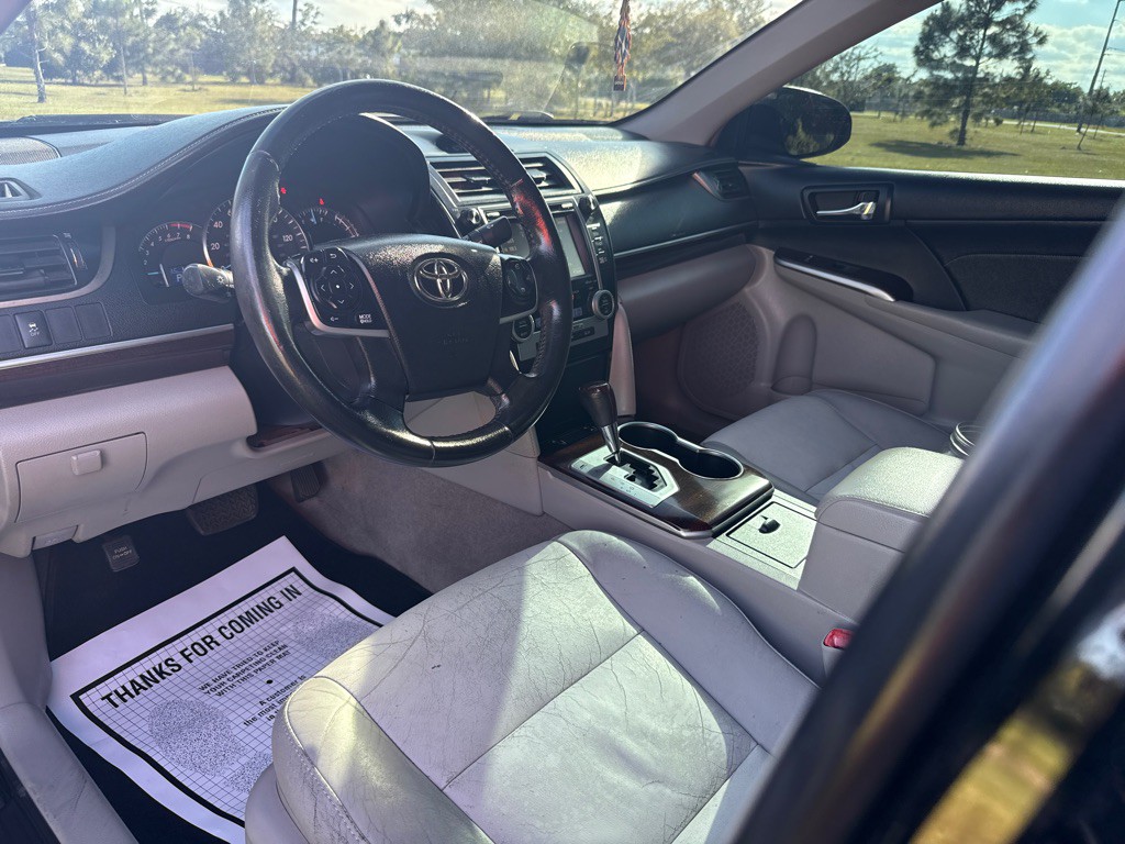 2014 Toyota Camry Image 9