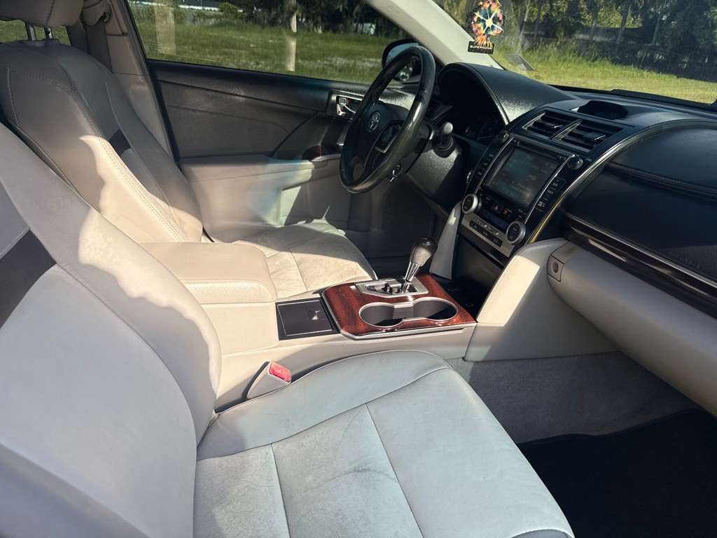 2014 Toyota Camry Image 10