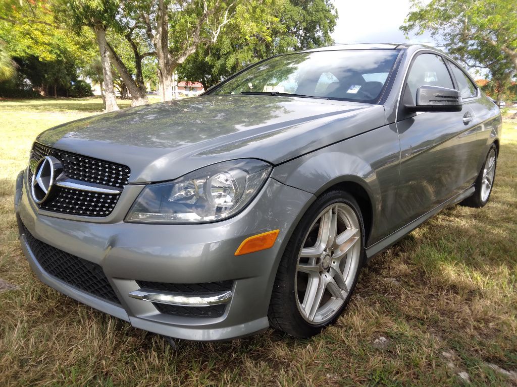 2013 Mercedes-Benz C-Class Image 1