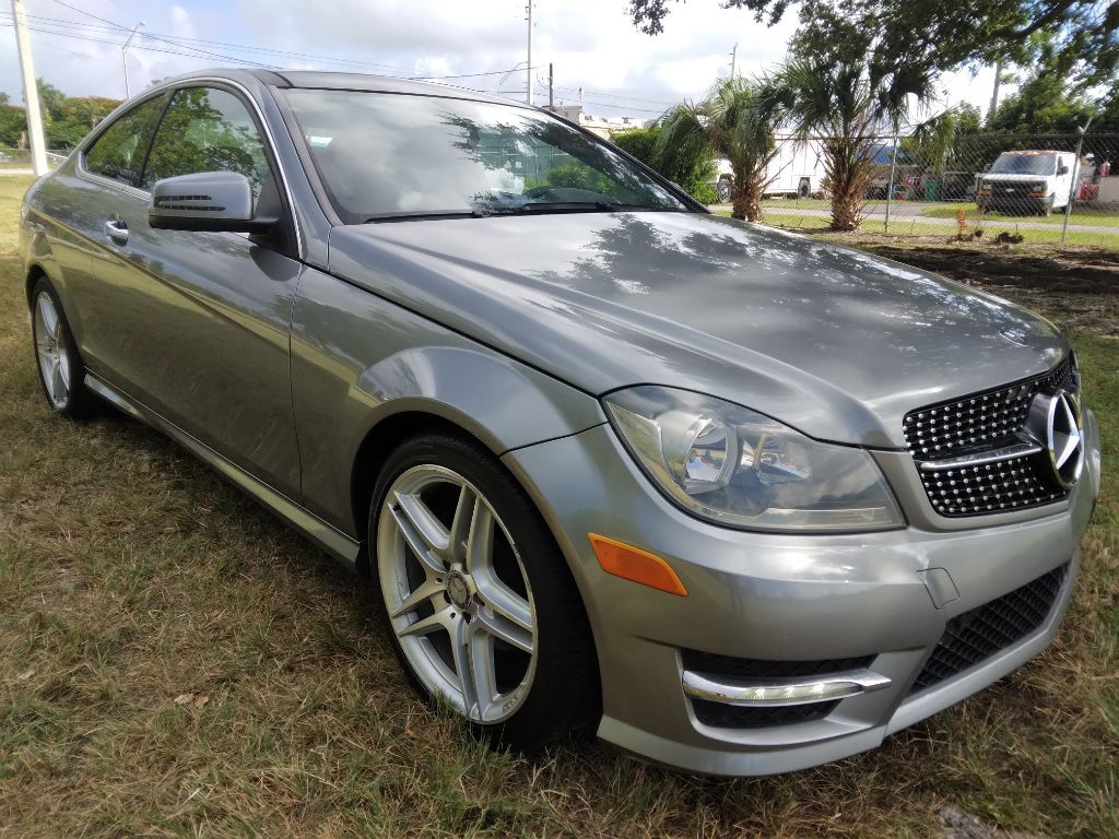 2013 Mercedes-Benz C-Class Image 2