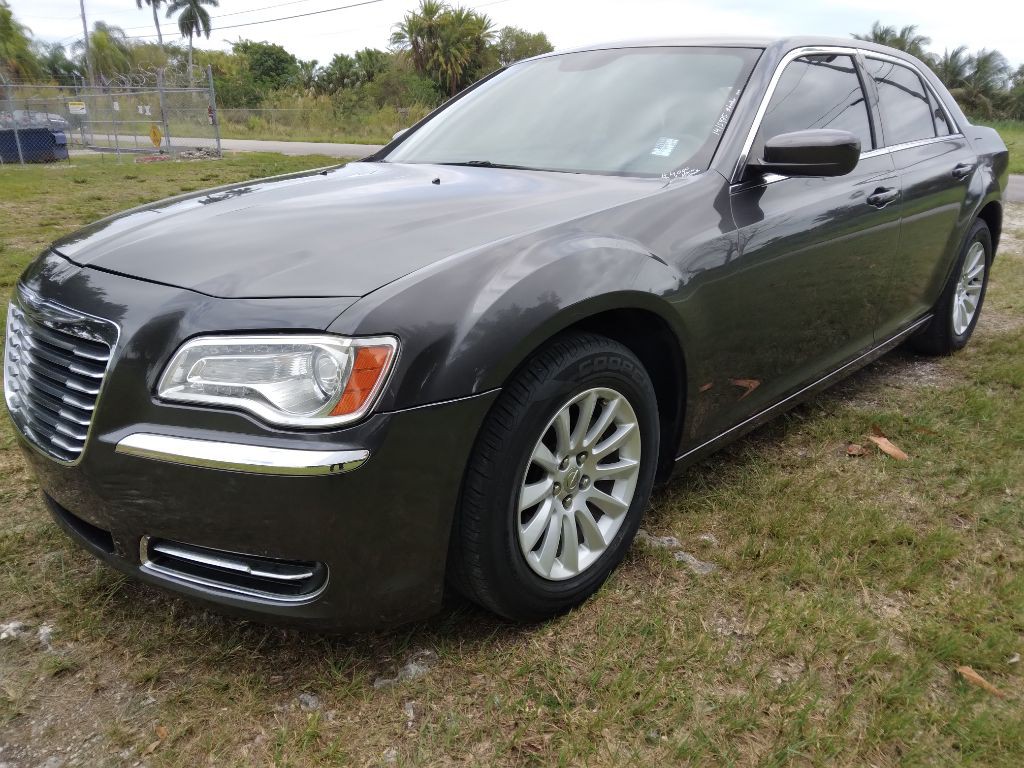 2014 Chrysler 300 Image 11