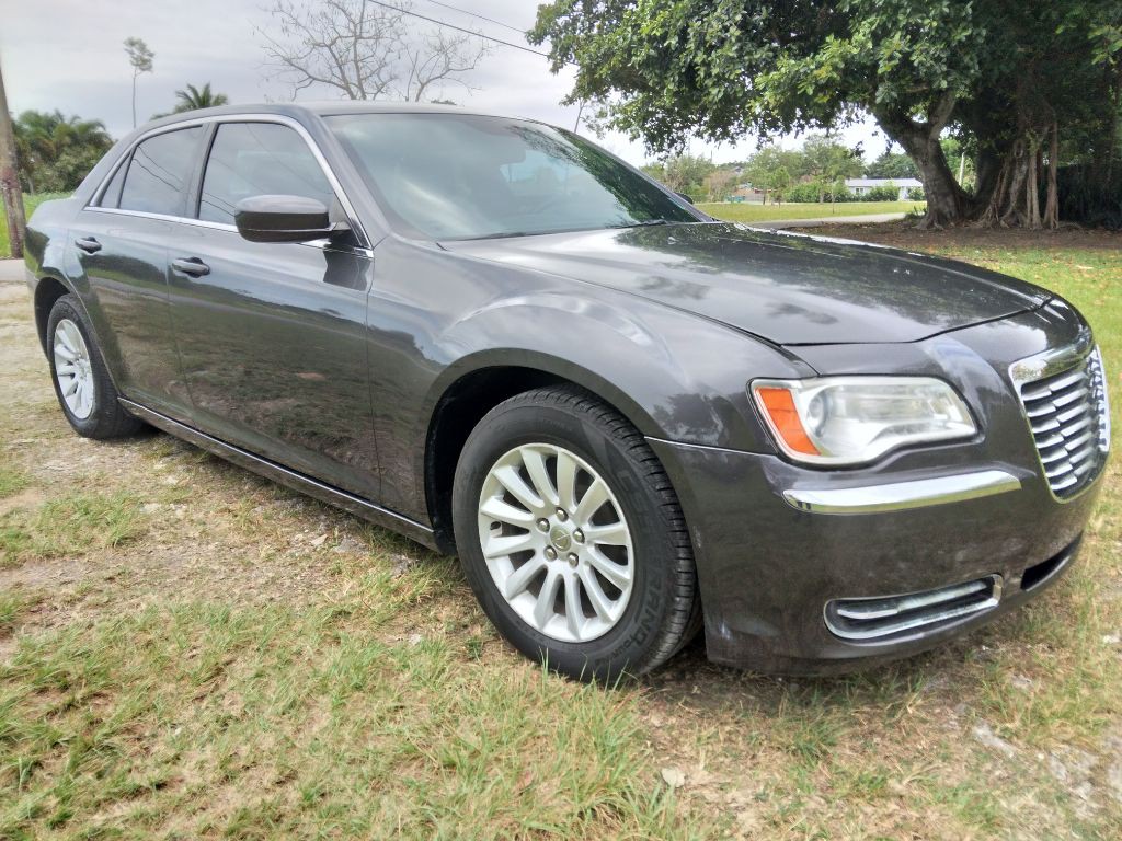 2014 Chrysler 300 Image 12