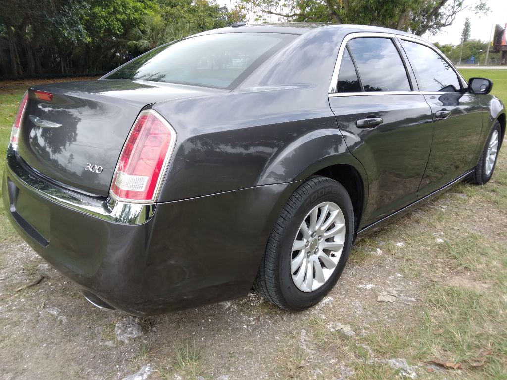 2014 Chrysler 300 Image 14