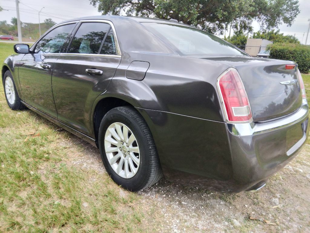 2014 Chrysler 300 Image 15