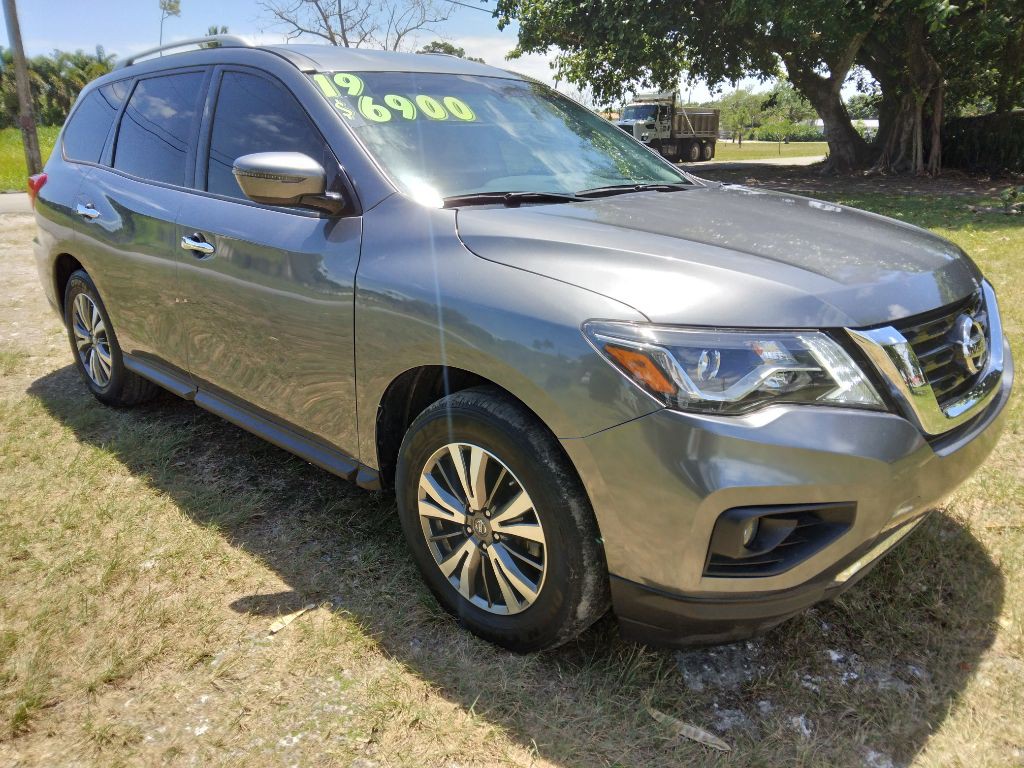 2019 Nissan Pathfinder Image 2