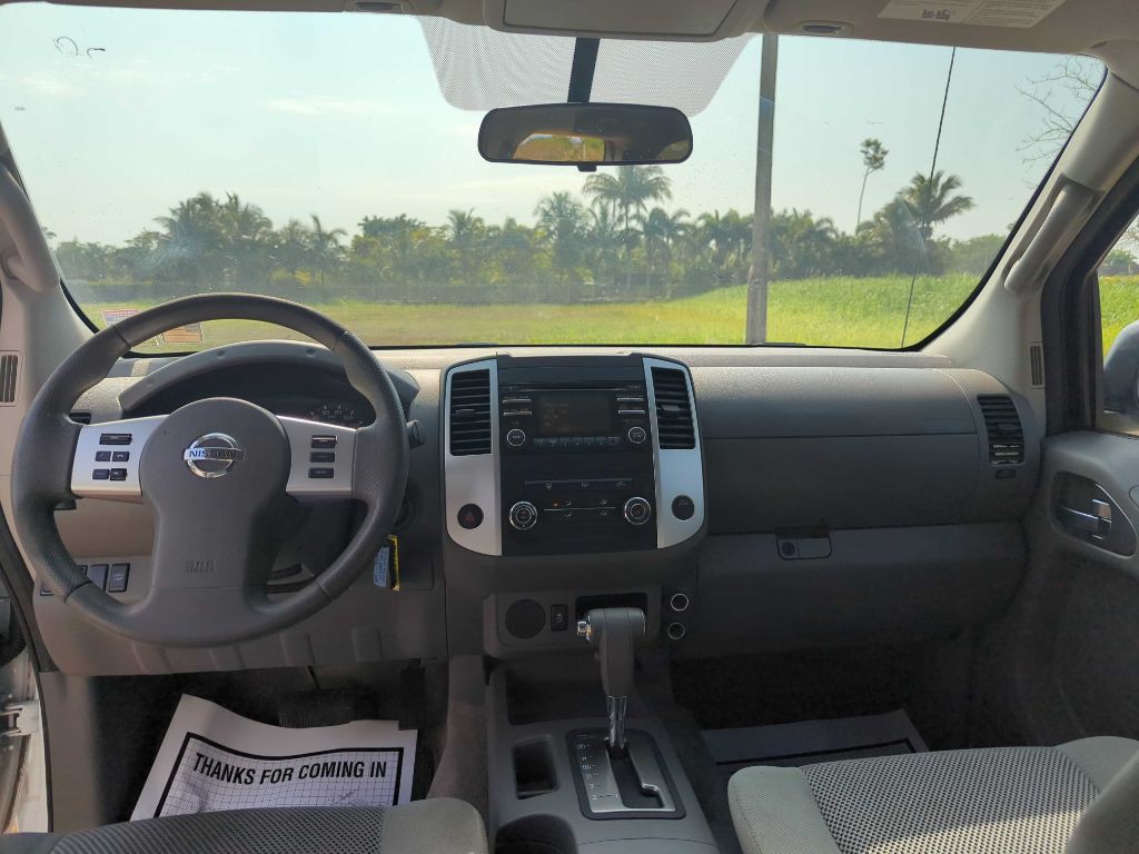 2013 Nissan Frontier Image 10