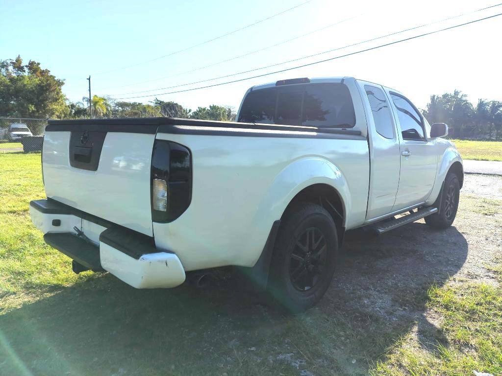2017 Nissan Frontier Image 4