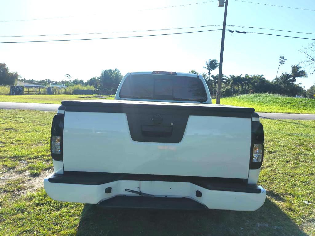 2017 Nissan Frontier Image 5