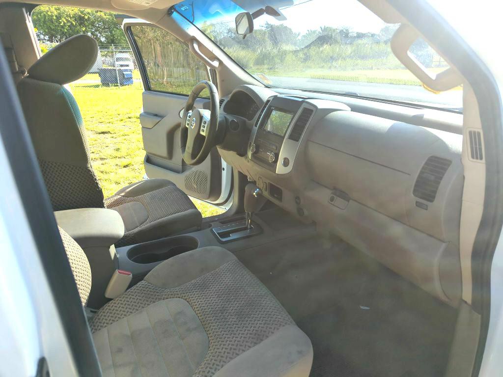 2017 Nissan Frontier Image 10