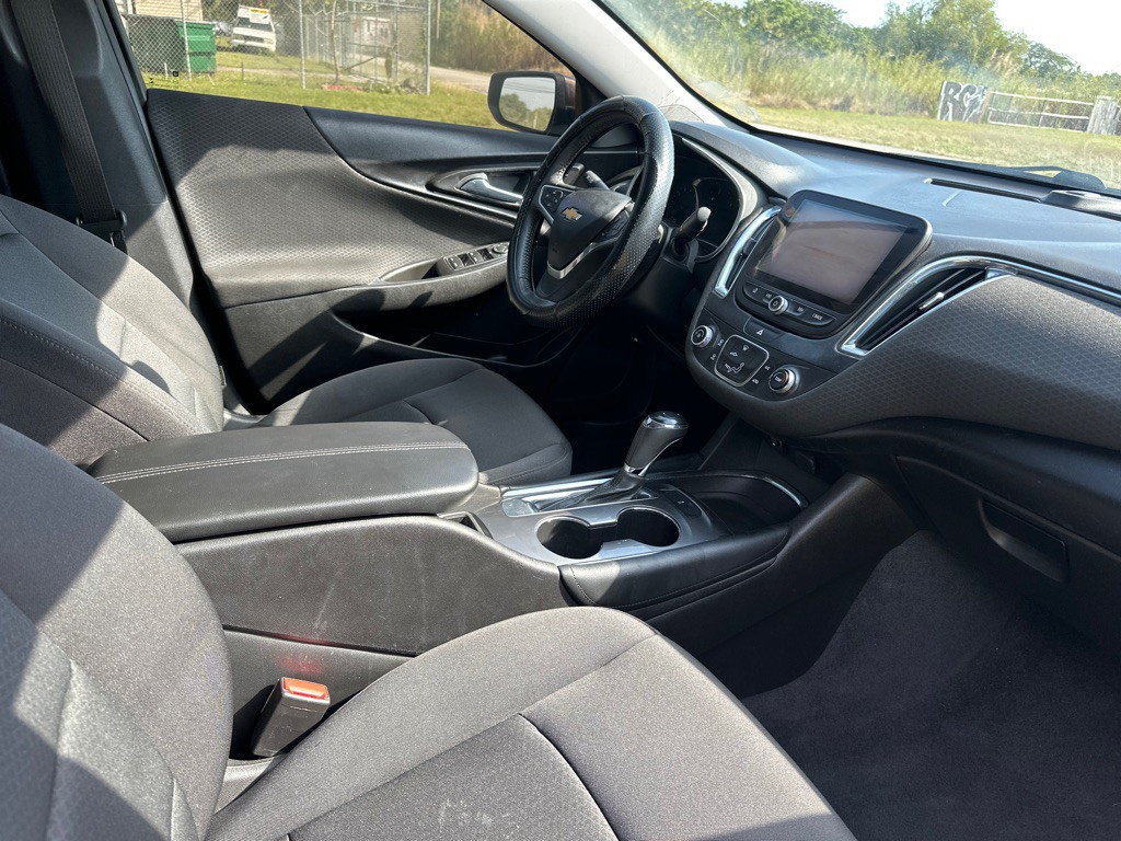 2016 Chevrolet Malibu Image 9