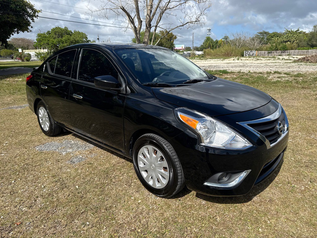 2019 Nissan Versa Image 3
