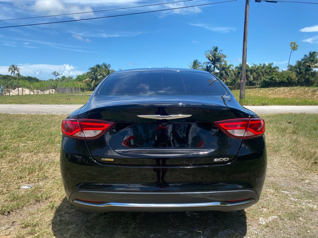 2016 Chrysler 200 Image 5