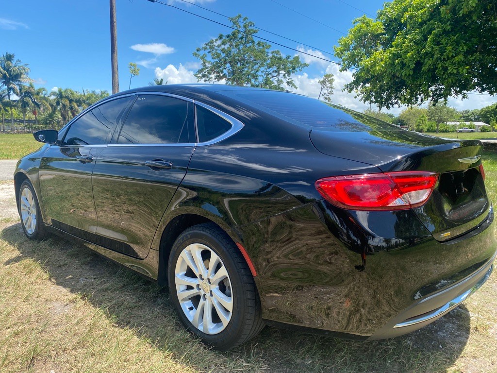 2016 Chrysler 200 Image 6