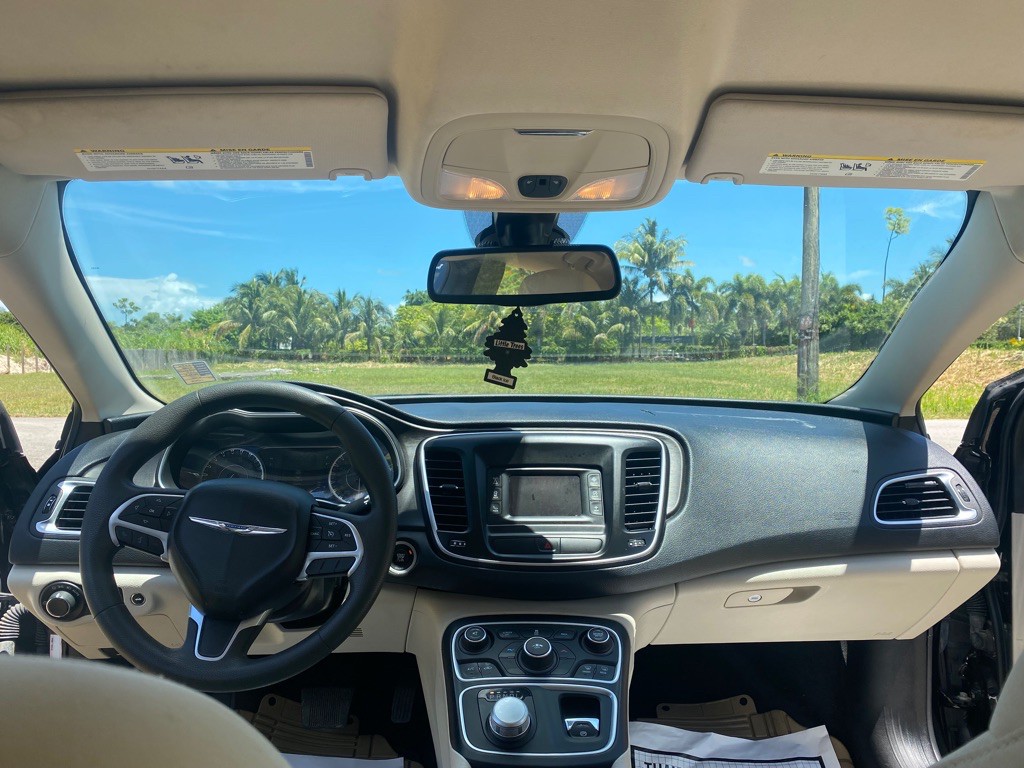 2016 Chrysler 200 Image 11