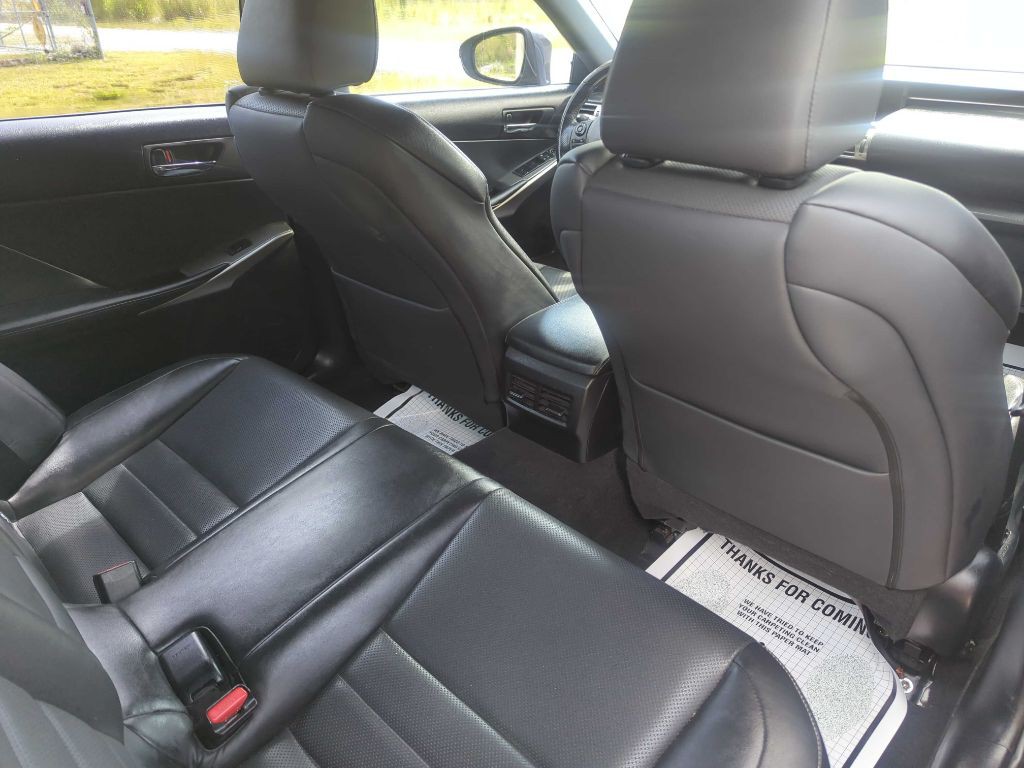 2015 Lexus IS Image 9