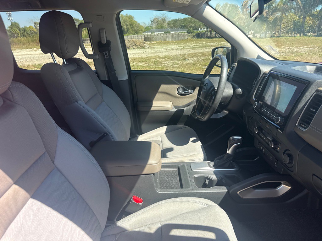 2022 Nissan Frontier Image 9