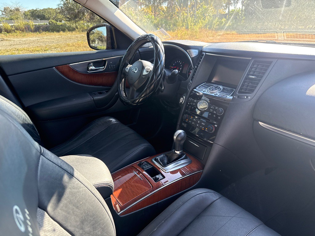 2009 INFINITI FX35 Image 10