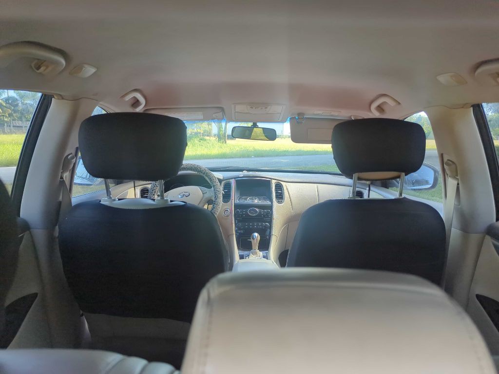 2010 INFINITI EX35 Image 7