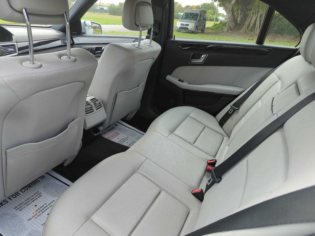 2010 Mercedes-Benz E-Class Image 9