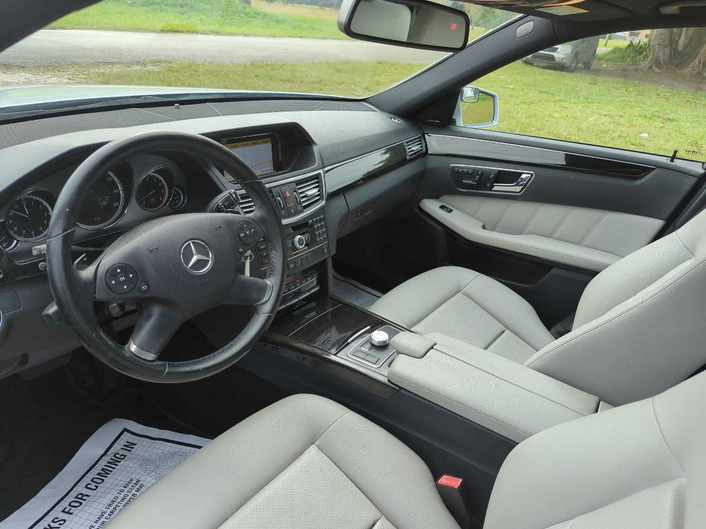 2010 Mercedes-Benz E-Class Image 11