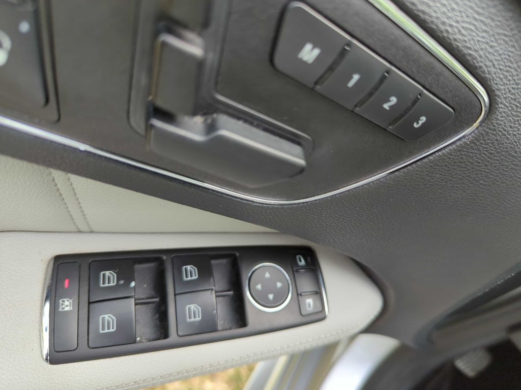 2010 Mercedes-Benz E-Class Image 15