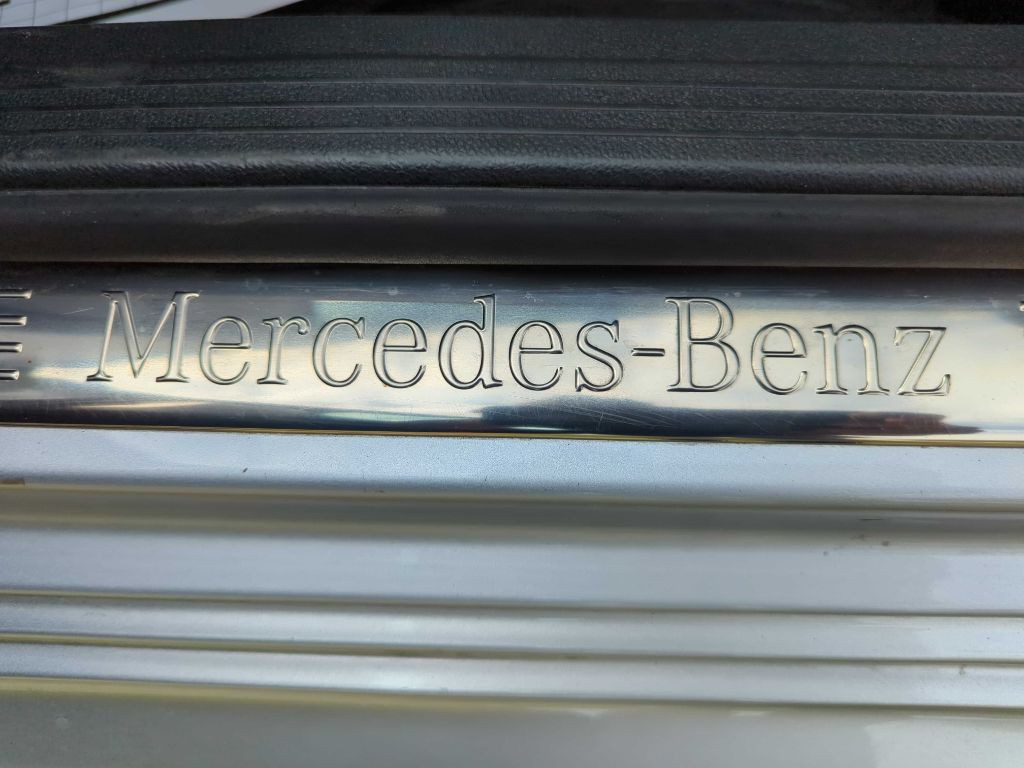 2010 Mercedes-Benz E-Class Image 16
