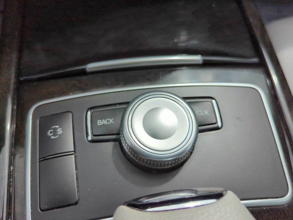 2010 Mercedes-Benz E-Class Image 17