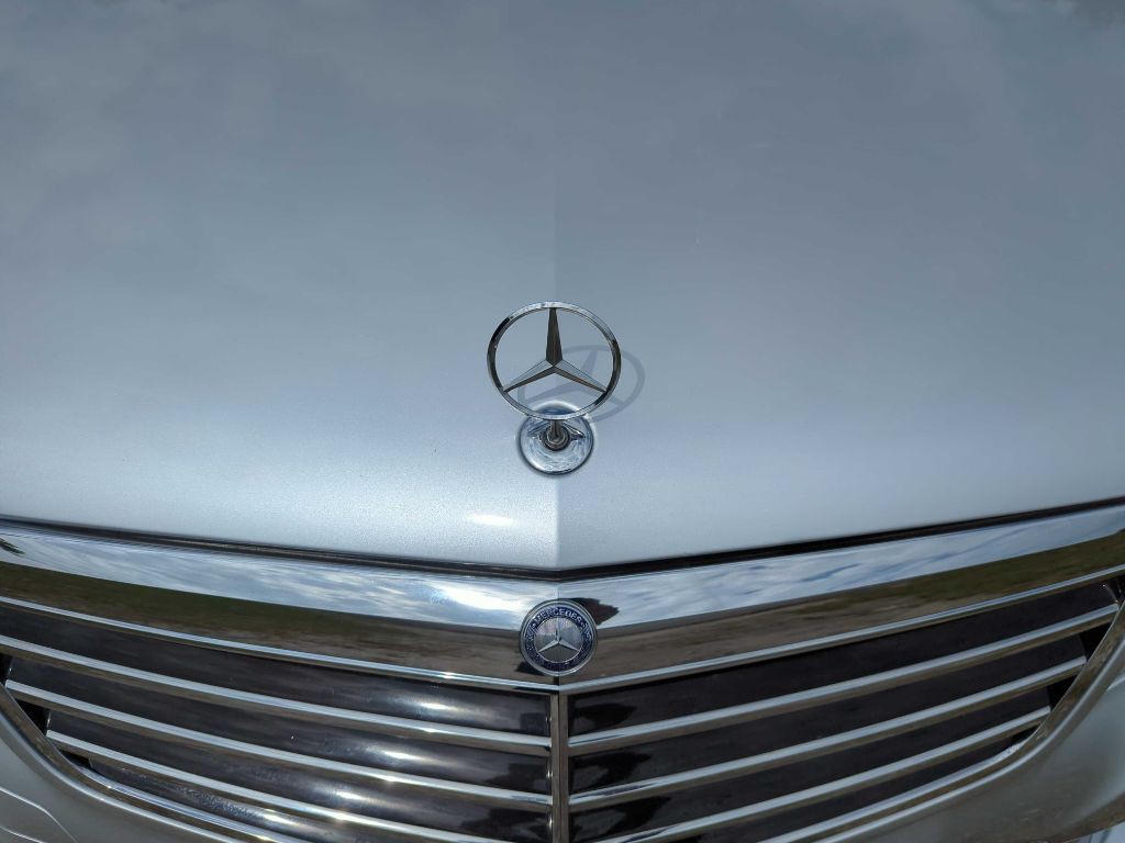 2010 Mercedes-Benz E-Class Image 23