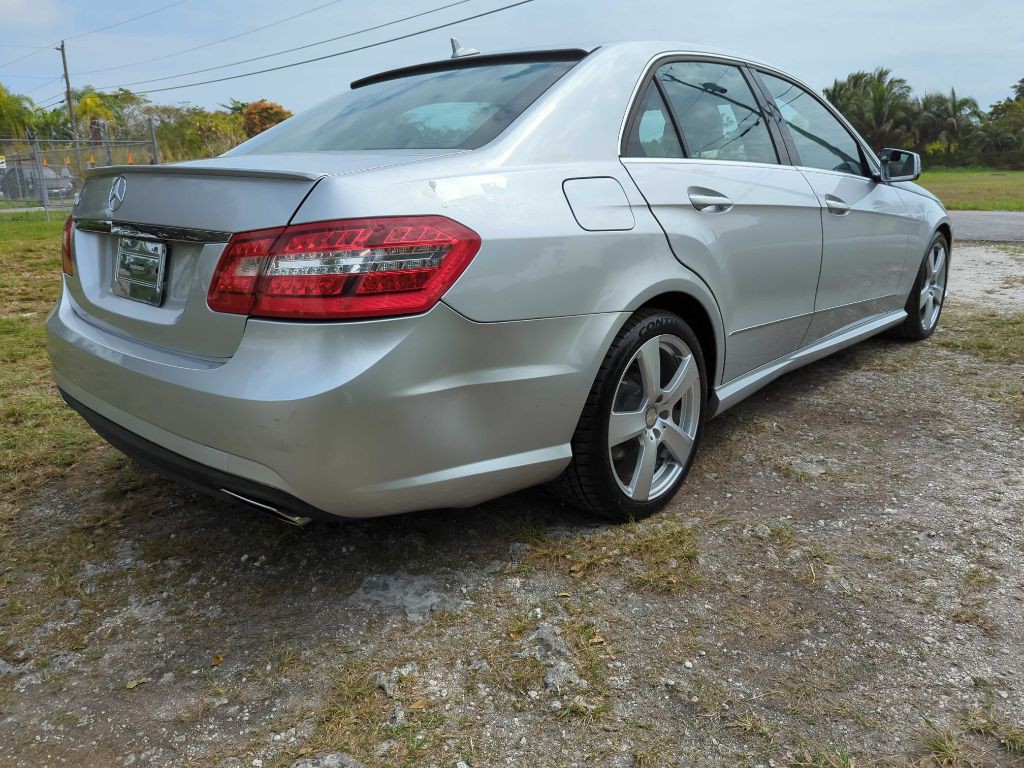 2010 Mercedes-Benz E-Class Image 24
