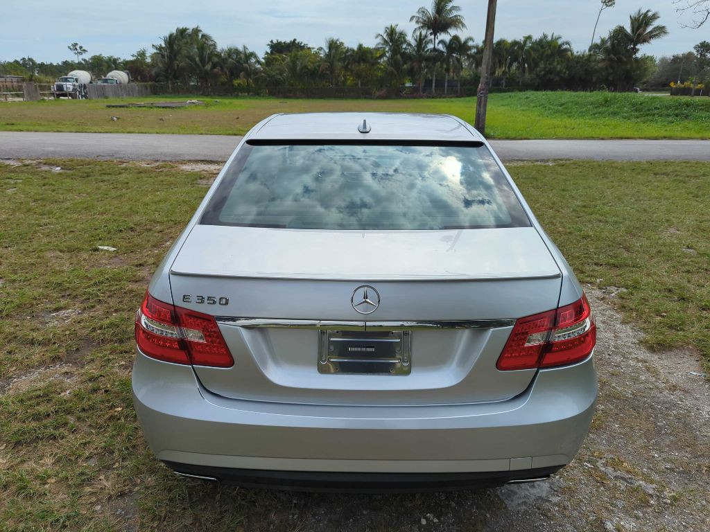 2010 Mercedes-Benz E-Class Image 25