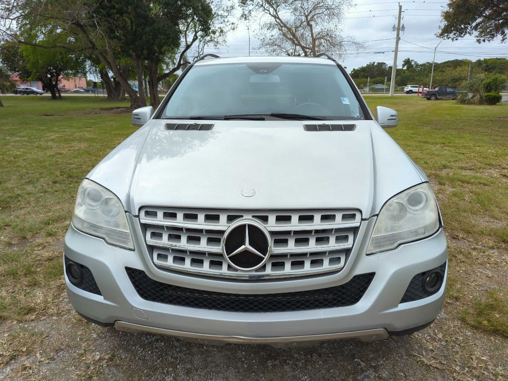 2011 Mercedes-Benz M-Class Image 2