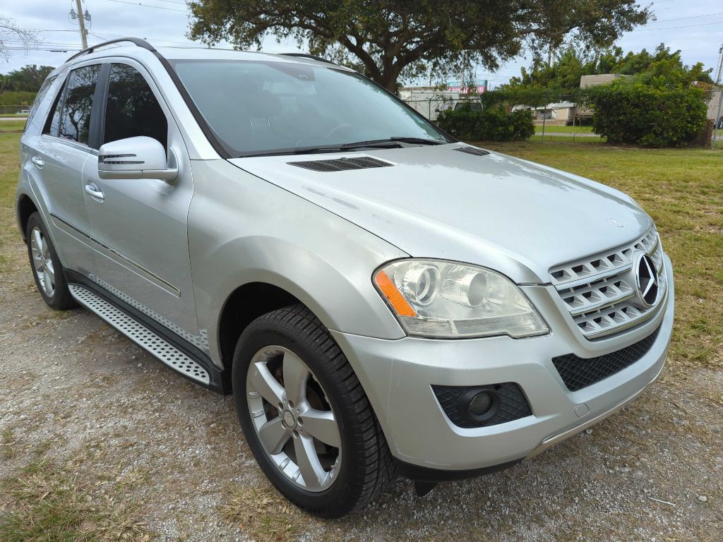 2011 Mercedes-Benz M-Class Image 3