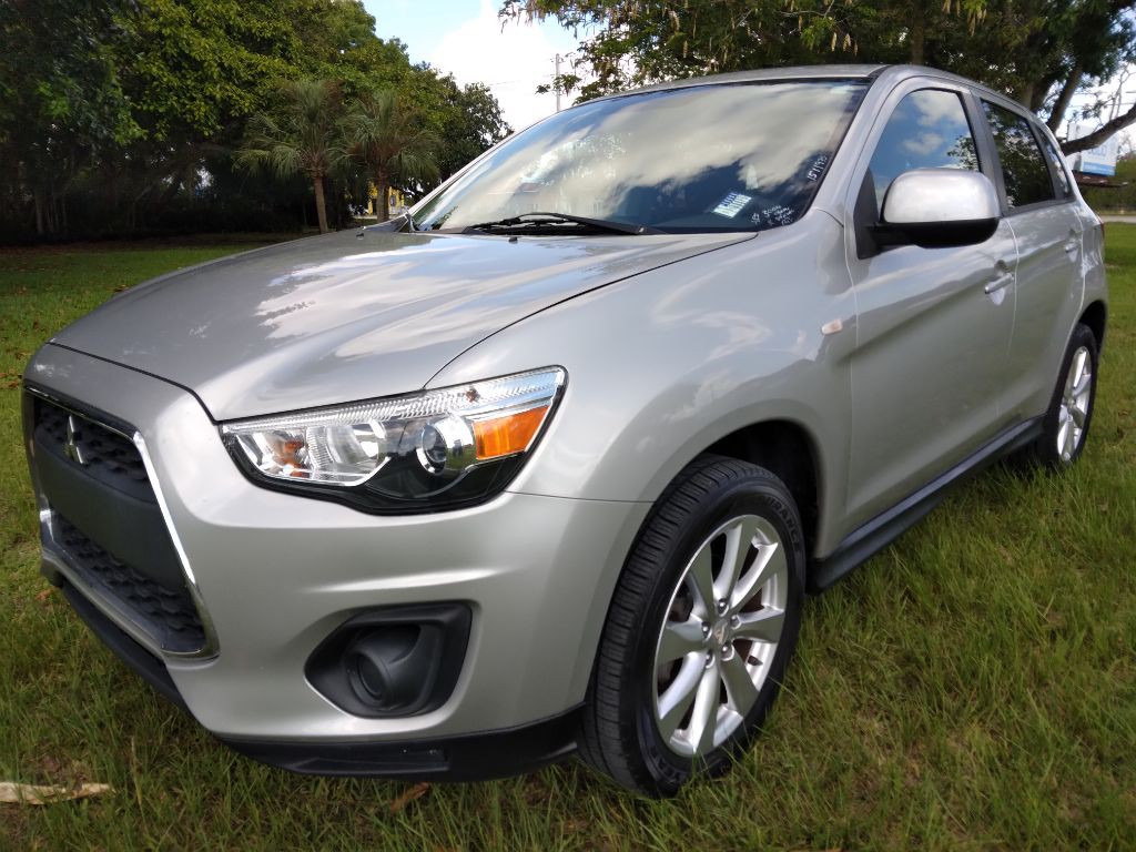 2015 Mitsubishi Outlander Image 1