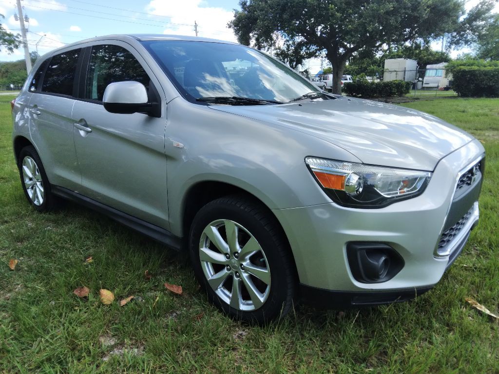 2015 Mitsubishi Outlander Image 2