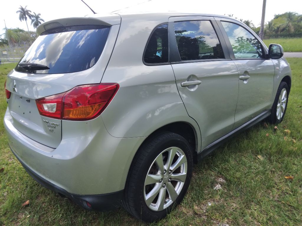 2015 Mitsubishi Outlander Image 4