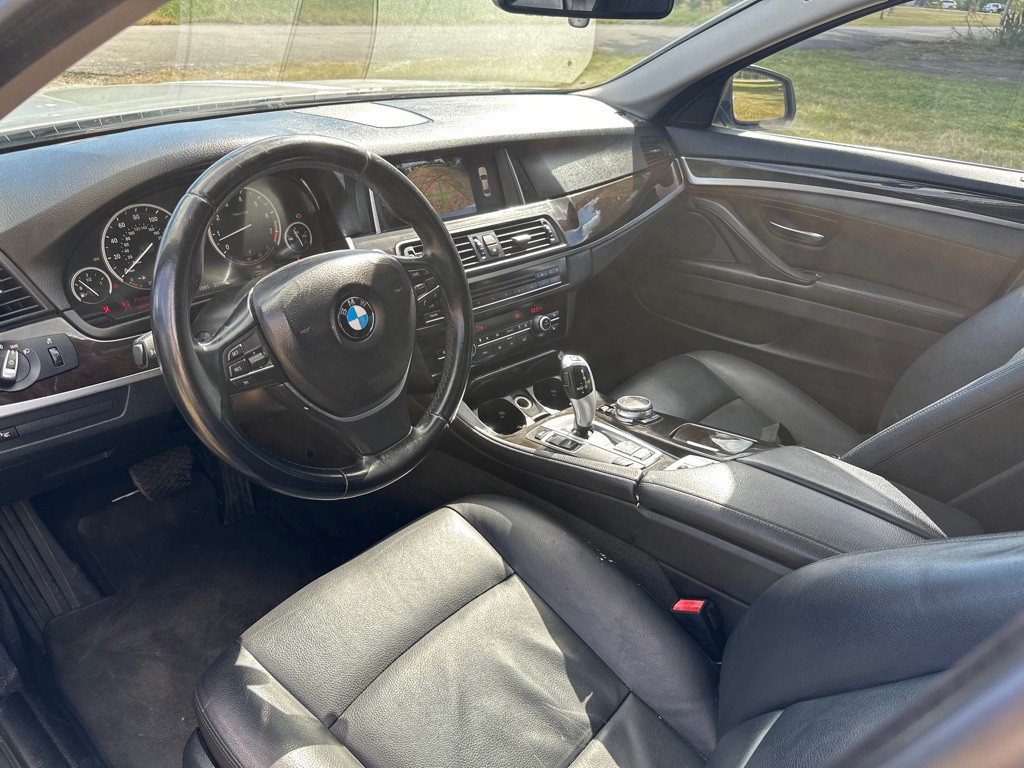 2015 BMW 5 Series Image 9