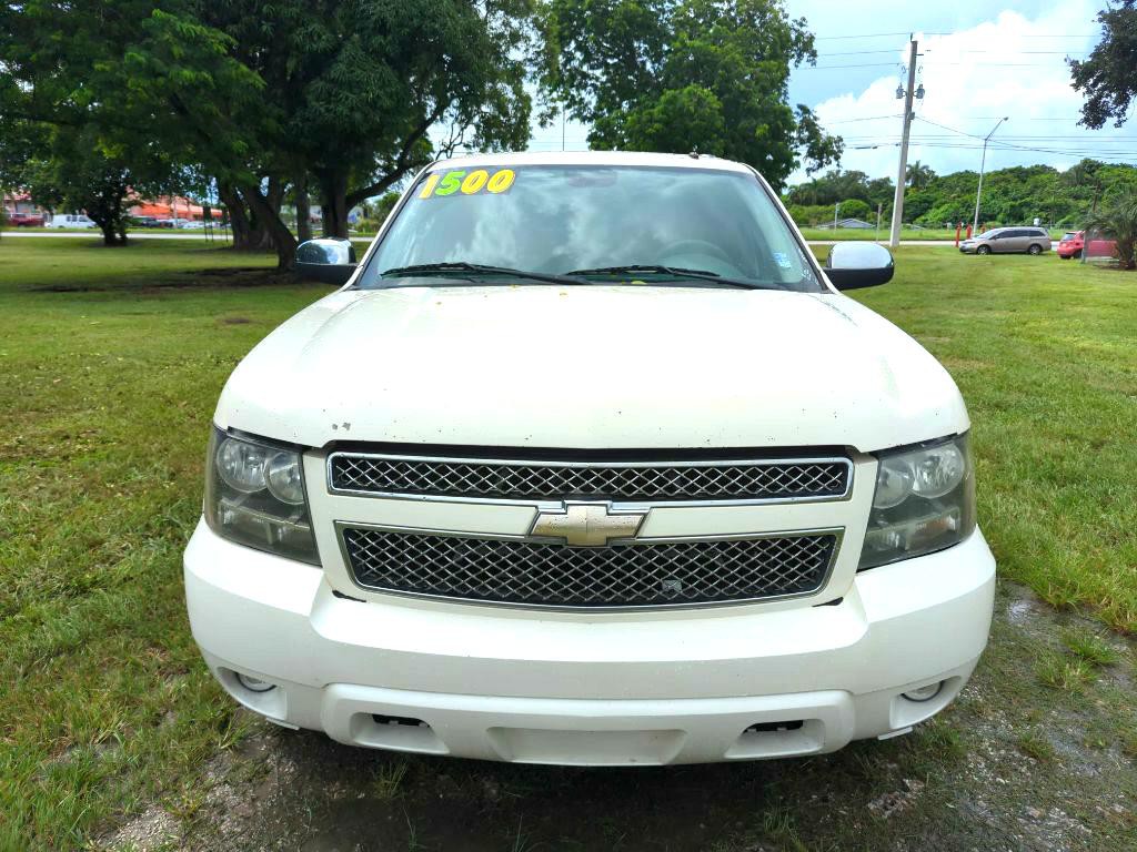 2008 Chevrolet Suburban Image 2