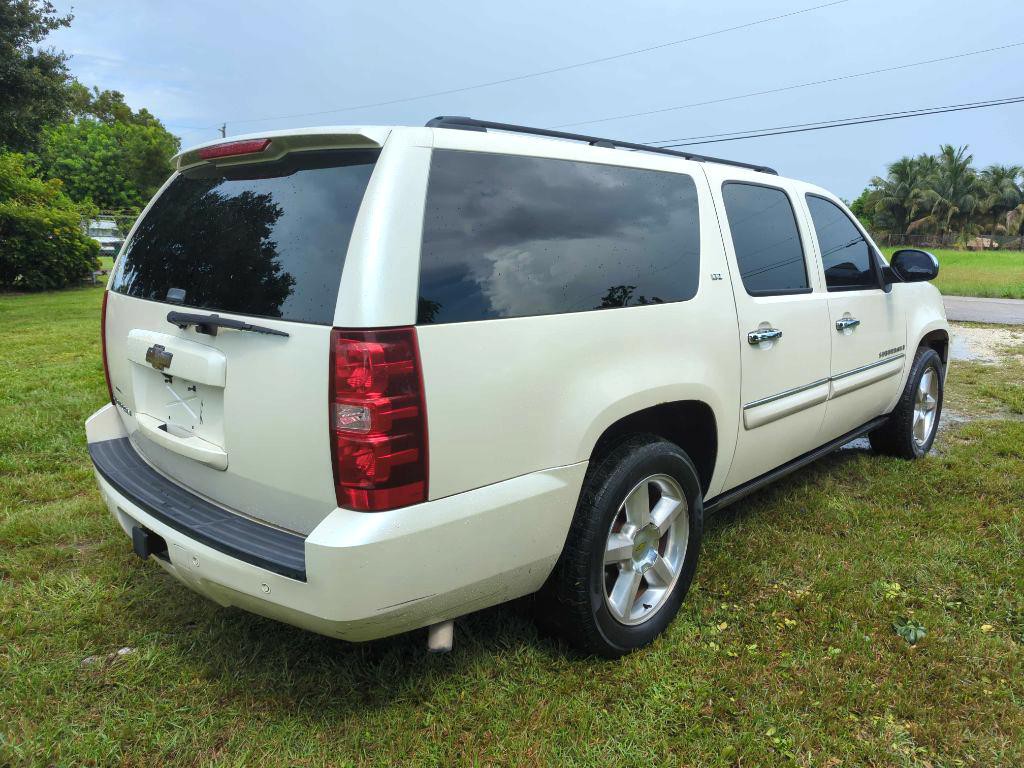 2008 Chevrolet Suburban Image 4