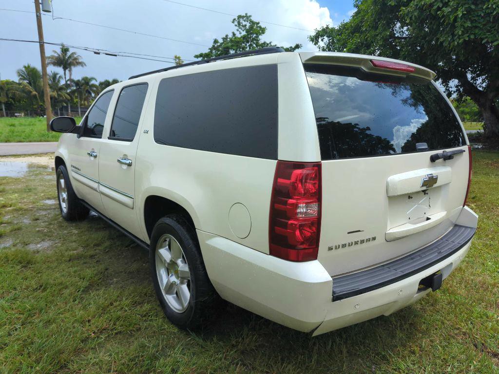 2008 Chevrolet Suburban Image 6