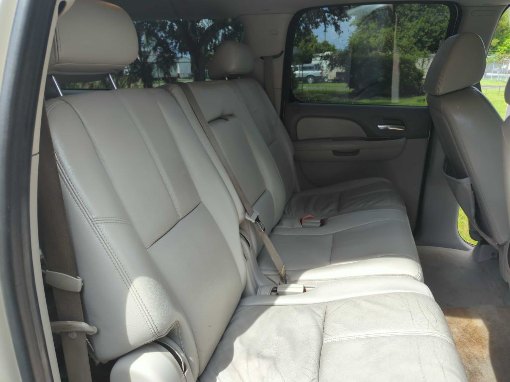 2008 Chevrolet Suburban Image 11