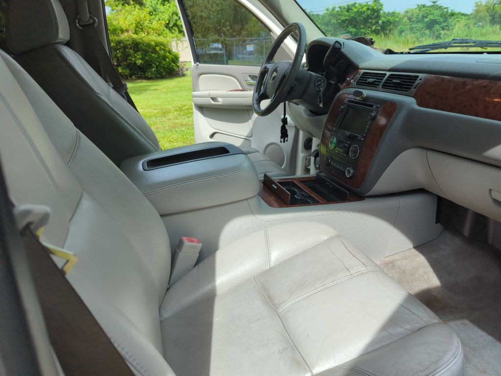 2008 Chevrolet Suburban Image 13