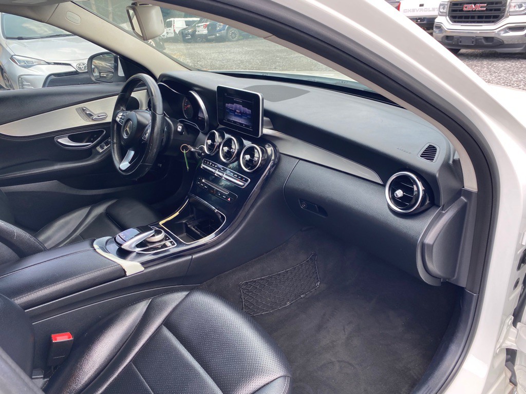 2015 Mercedes-Benz C-Class Image 6