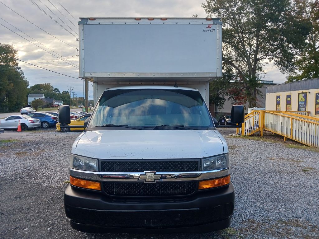 2018 Chevrolet Express Image 1