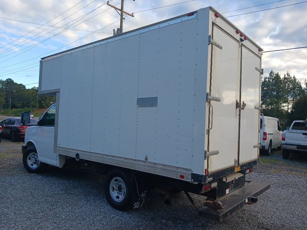 2018 Chevrolet Express Image 3