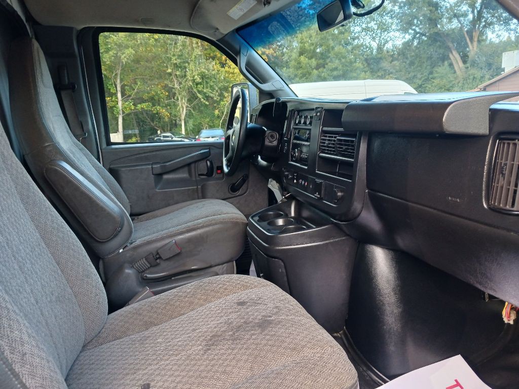2018 Chevrolet Express Image 10