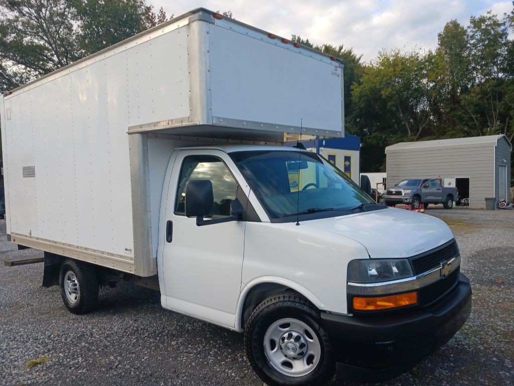 2018 Chevrolet Express Image 4