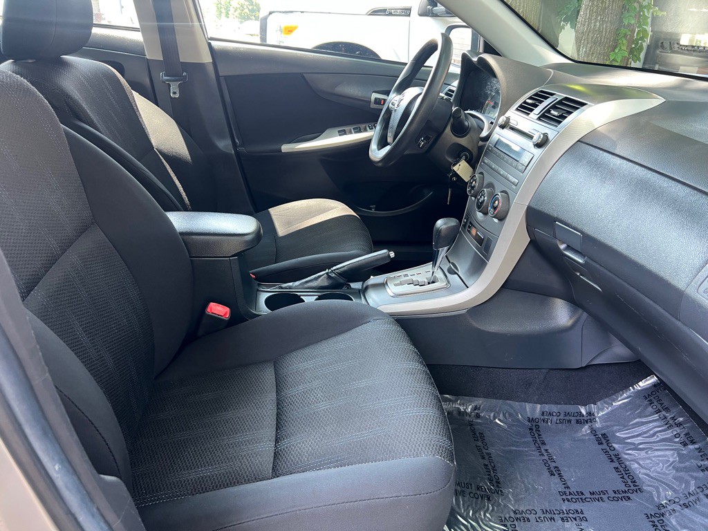2011 Toyota Corolla Image 11