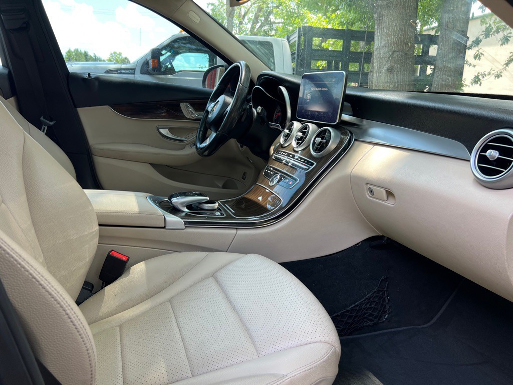 2016 Mercedes-Benz C-Class Image 12