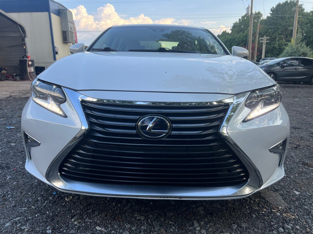 2016 Lexus ES Image 2